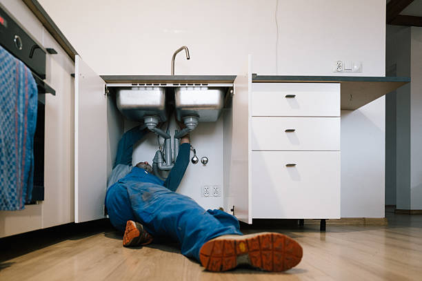 Professional Emergency Plumber technician working in Carrollton, VA